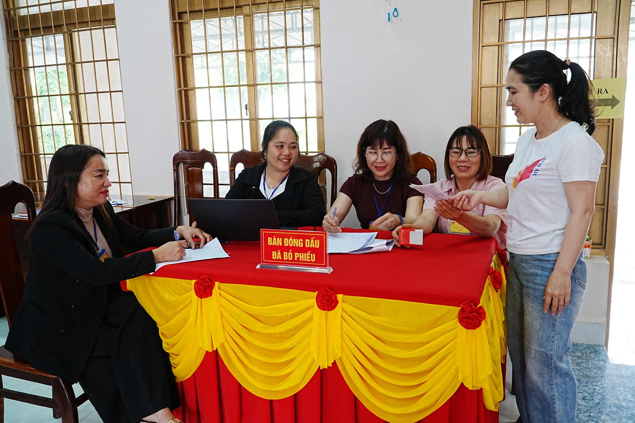 đi bầu cử 11 jpg.jpg